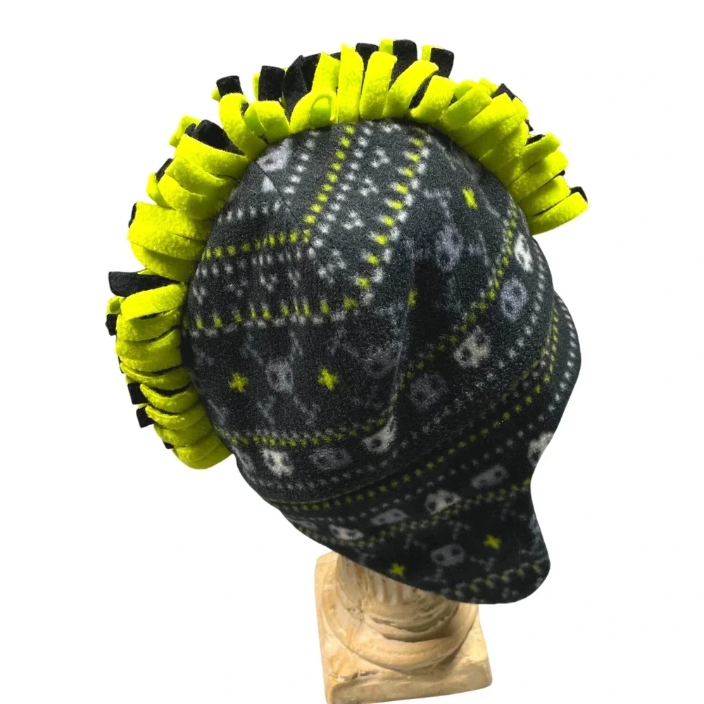 Kids 4-7 Years Fun Skull Pattern Fleece Trapper Gaming Hat with Mohawk‎ & Braid